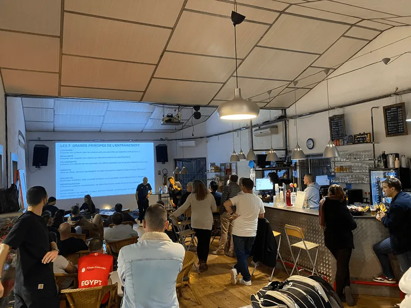 Emmanuel et Victor lors d’une conférence du club