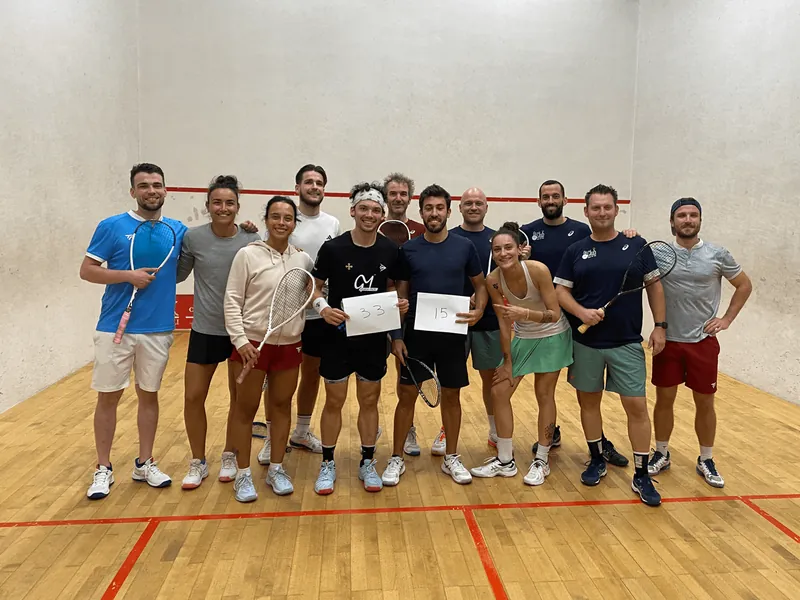 Les membres du club réunis pour une photo de groupe